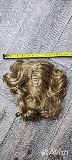 Волосы на заколках блонд