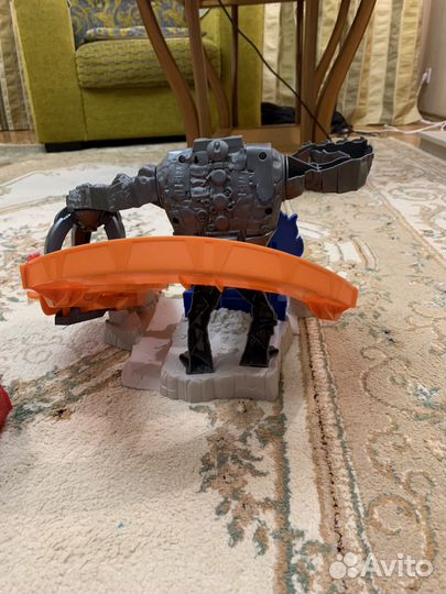 Трек hot wheels робот горилла