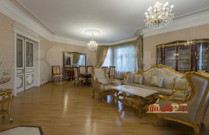 Коттедж 678 м² на участке 15 сот.