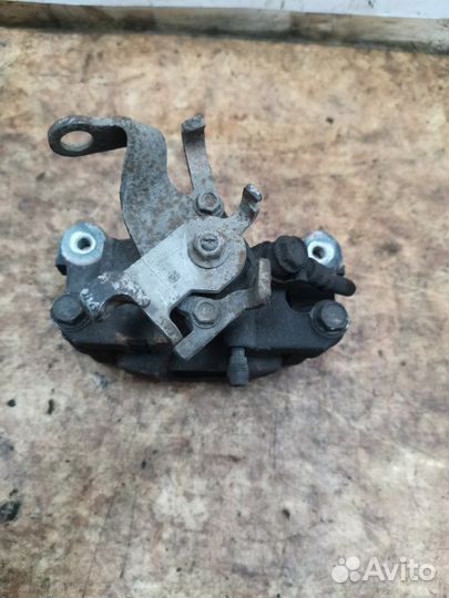 Суппорт тормозной задний правый Mitsubishi Asx SUV