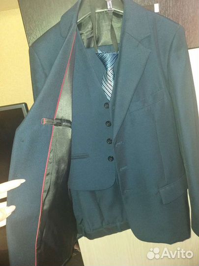Костюм тройка