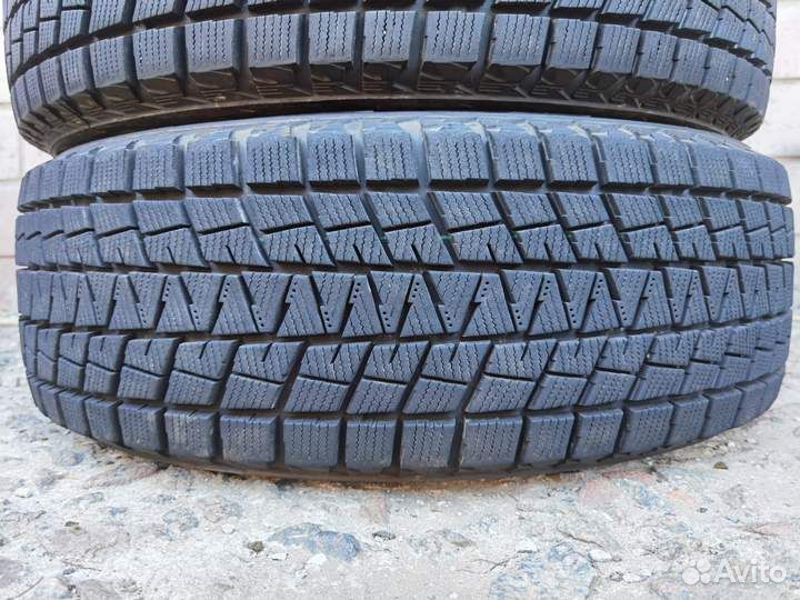Bridgestone Blizzak DM-V1 215/65 R16 98Q