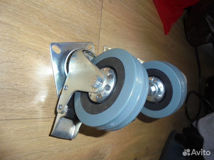 Колеса поворотные для тележки новые