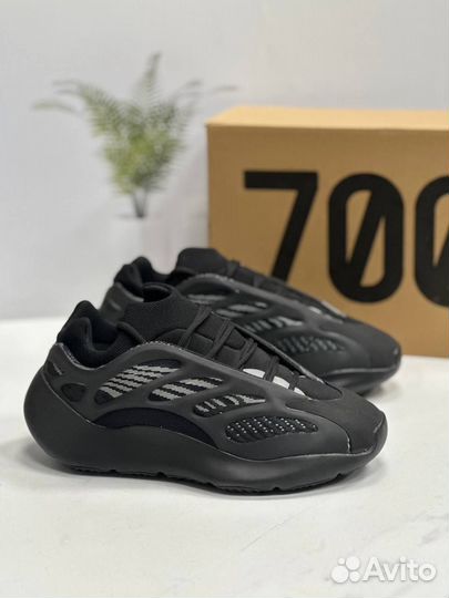 Мужские кроссовки Adidas Yeezy 700 Летний