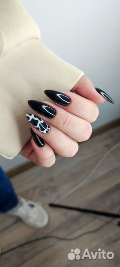 Модель на маникюр