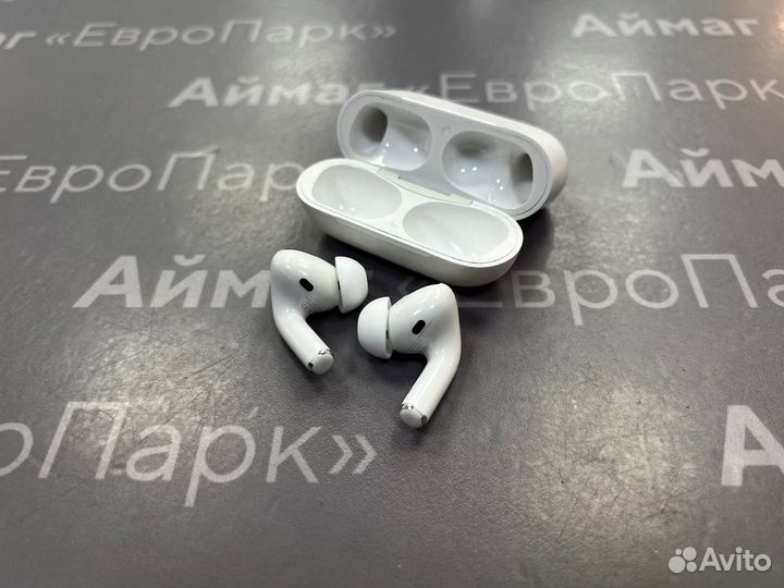 Apple AirPods Pro with Magsafe Charging Case