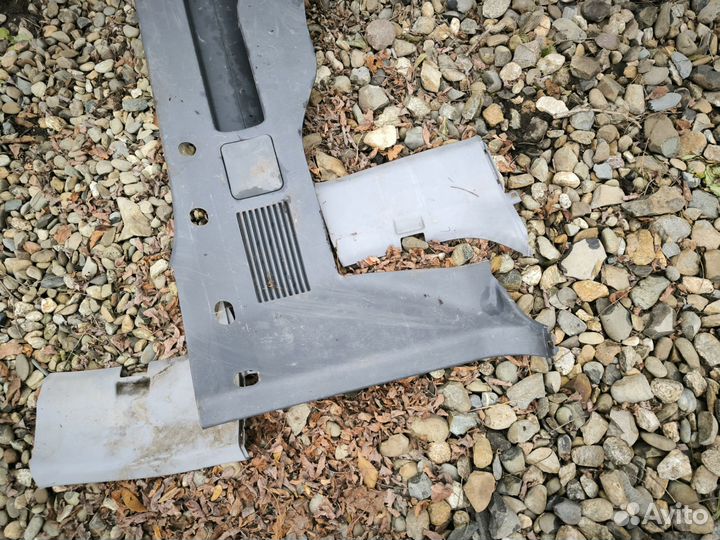 Prado 1999 90й. Купе. Обшивка багажника левая