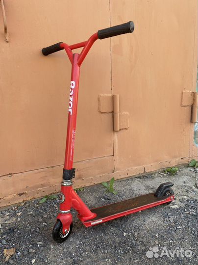 Трюковой самокат Razor