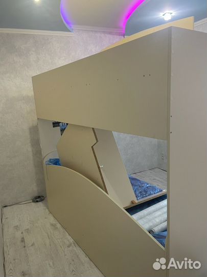 Двухъярусная детская кровать