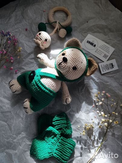 Вязаные игрушки для новорожденных