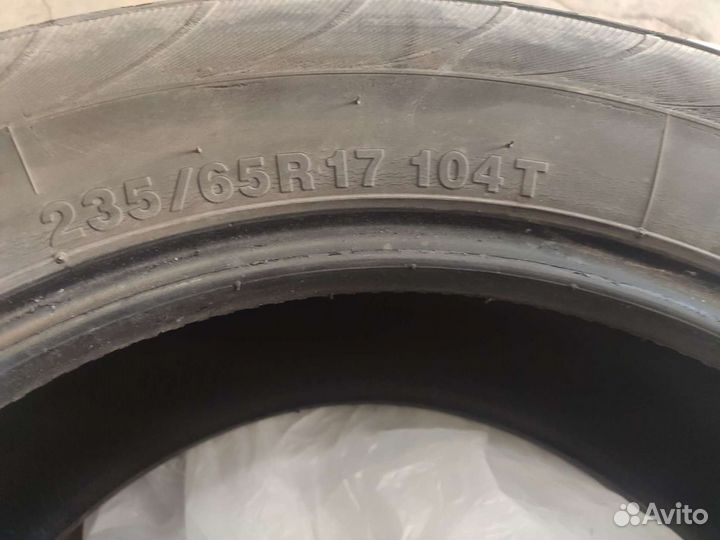 Kumho 954 235/65 R17