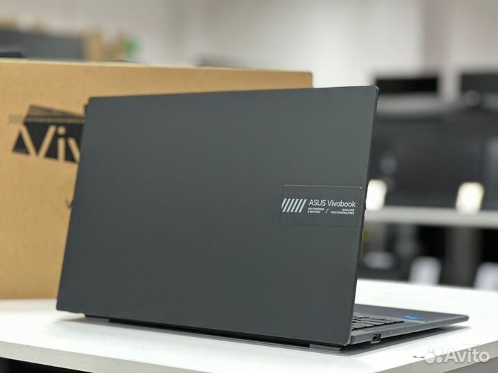 Ноутбук Asus Новый с Oled экраном I3-8ядер