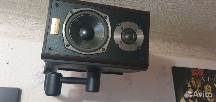 Кронштейн для полочной акустики