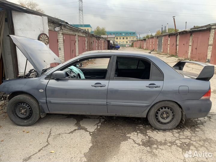 Mitsubishi Lancer 1.6 МТ, 2005, битый, 298 000 км