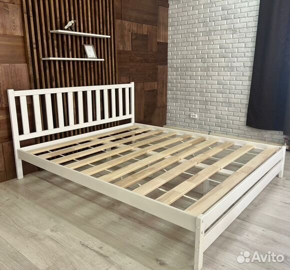 Двуспальная кровать дерево