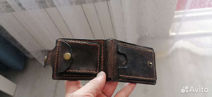 Зажим для денег с монетницей