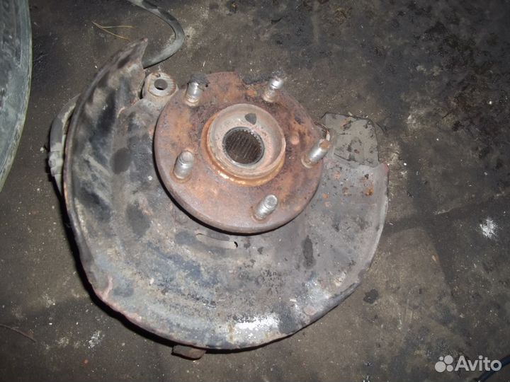 Кулак поворотный правый Тойота Камри XV 10