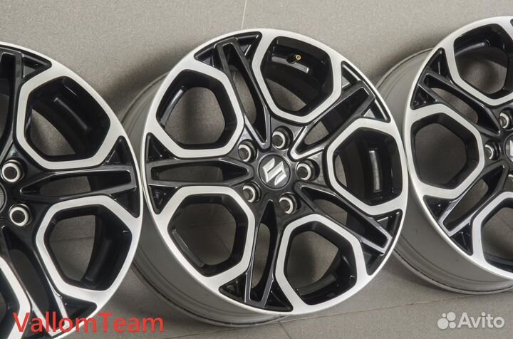 Лот UP27237708 Оригинальные 17-е диски suzuki