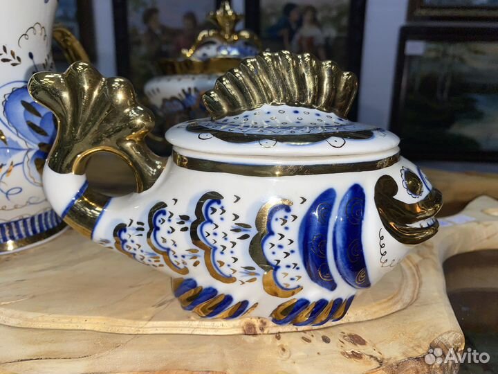 Гжель с позолотой чайник сахарница рыба