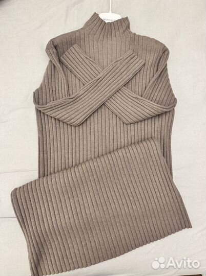 Вязаное платье длинное