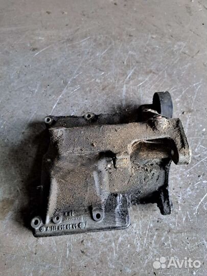 Кронштейн генератора на Mercedes W203