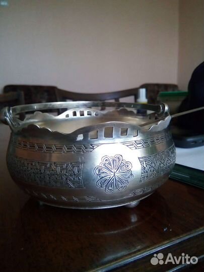 Антикварная серебряная вазочка для сахара