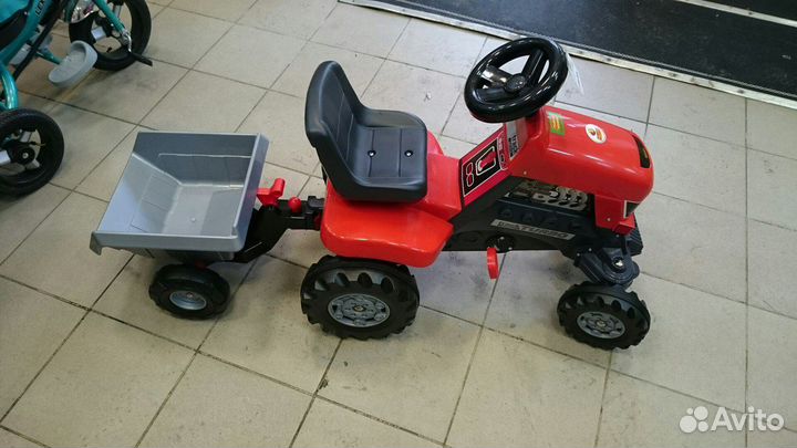 Трактор на педалях Coloma