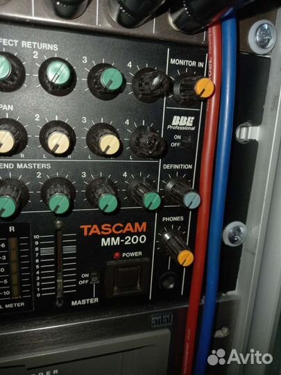 Tascam MM-200 микшер в рэк