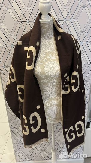 Шарфы платки палантины Gucci