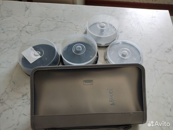 Диски CD/DVD-R/RW штук 15 и два кейса