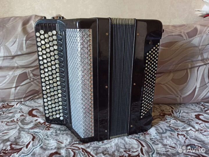 Шикарный Баян Юпитер Цельнопланочный 4х-голосный