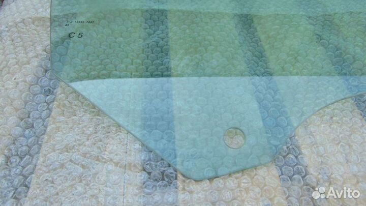 Стекло двери передней правой Mercedes C W205 2018г