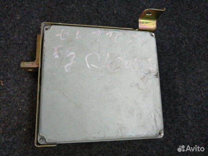 Блок управления двигателем Nissan Serena C24 QR20