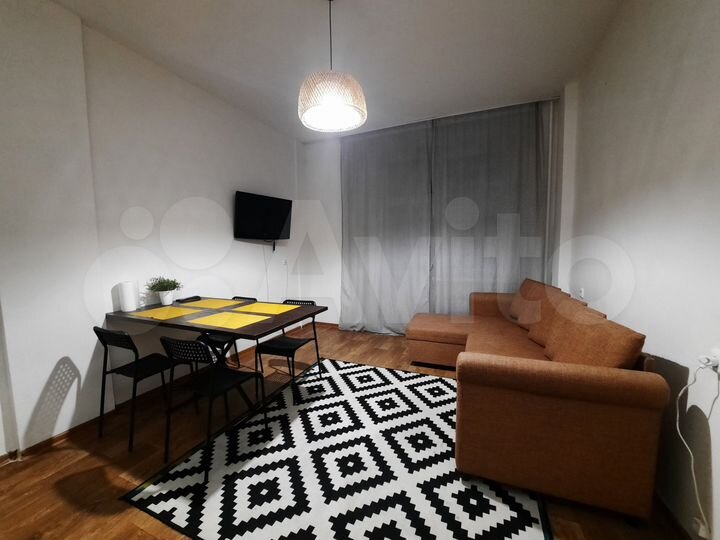 2-к. квартира, 76 м², 4/18 эт.