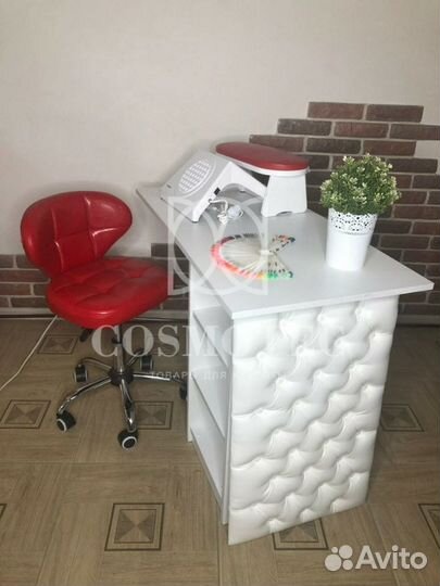 Маникюрный стол