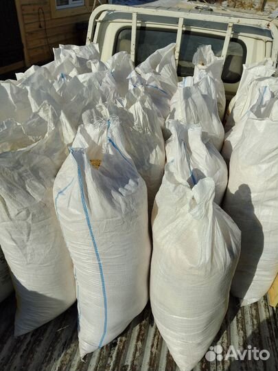 Опилки в мешках