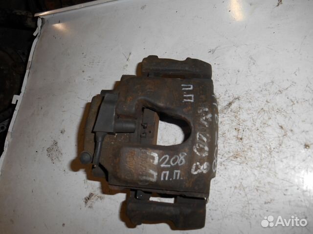 Передний правый суппорт Mercedes Benz C208 CLK