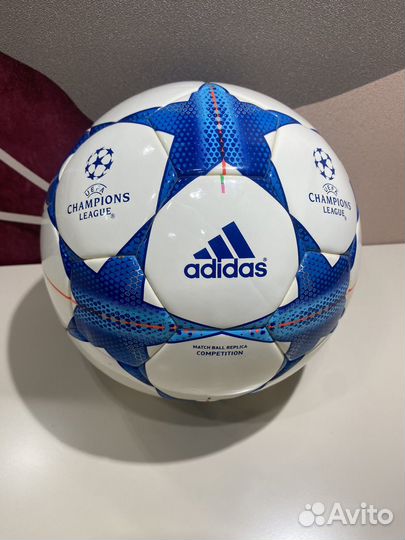 Футбольный мяч профессиональный