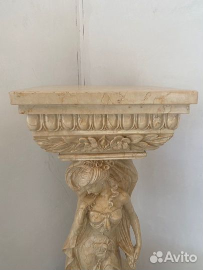 Итальянский постамент мрамор