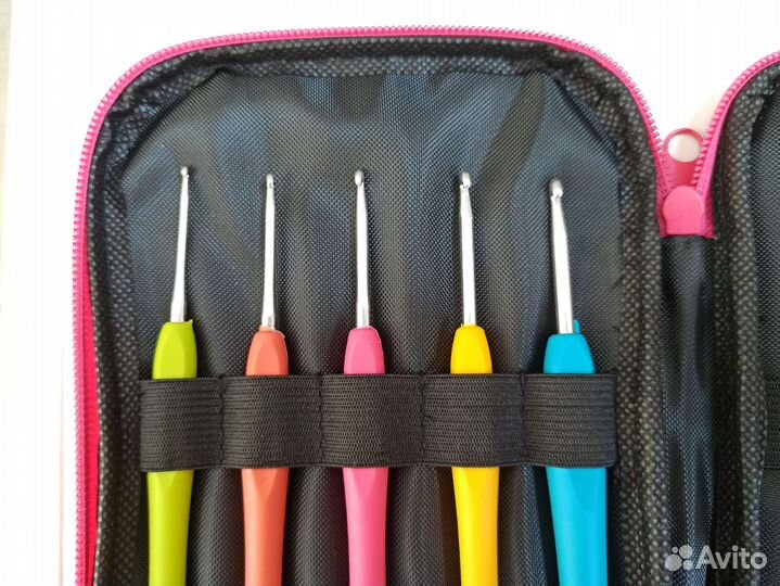 Набор крючков для вязания в пенале