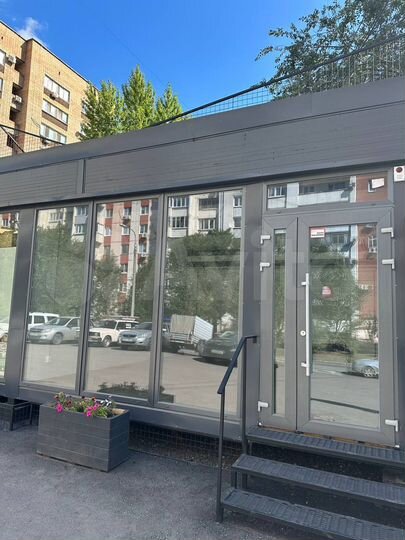 Павильон рядом с бизнес-центром