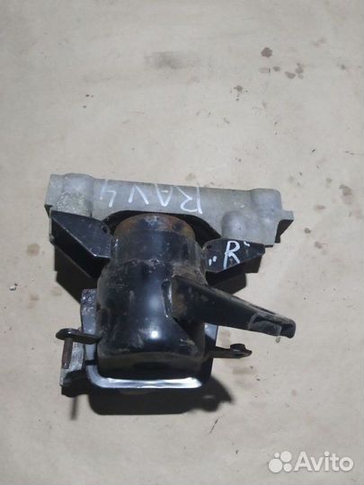 Подушка опора двигателя правая правая Toyota Rav4