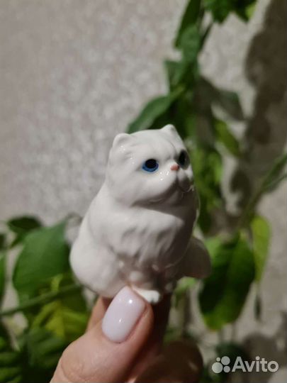 Фарфоровый персидский кот