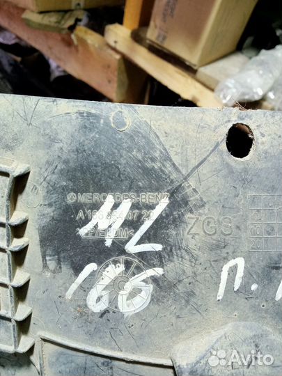 Решетка бампера правая Mercedes ML W166 AMG