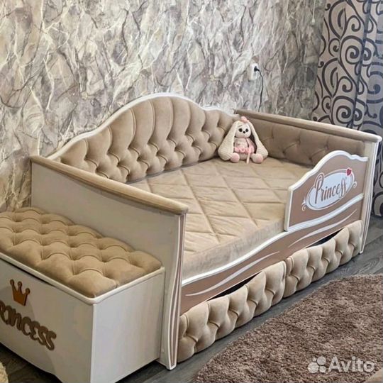 Детская кровать диван с каретной стяжкой