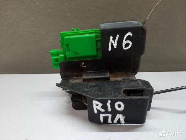 Замок двери передний левый Kia Rio 2012