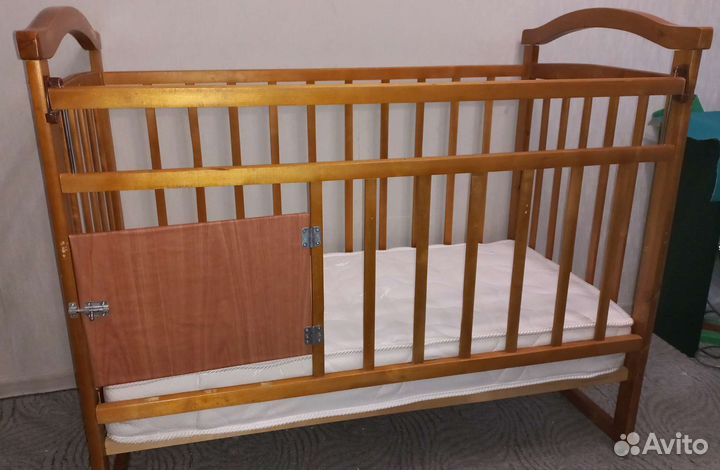 Продам кроватку со всем необходимым малышу