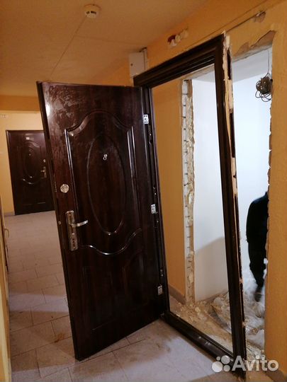 Дверь входная металлическая левая бу