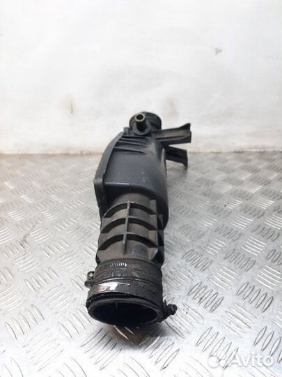 Патрубок интеркулера Mercedes-Benz C-Class седан