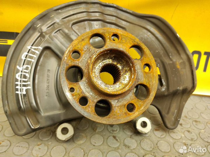 Кулак поворотный передний левый Mercedes-Benz B